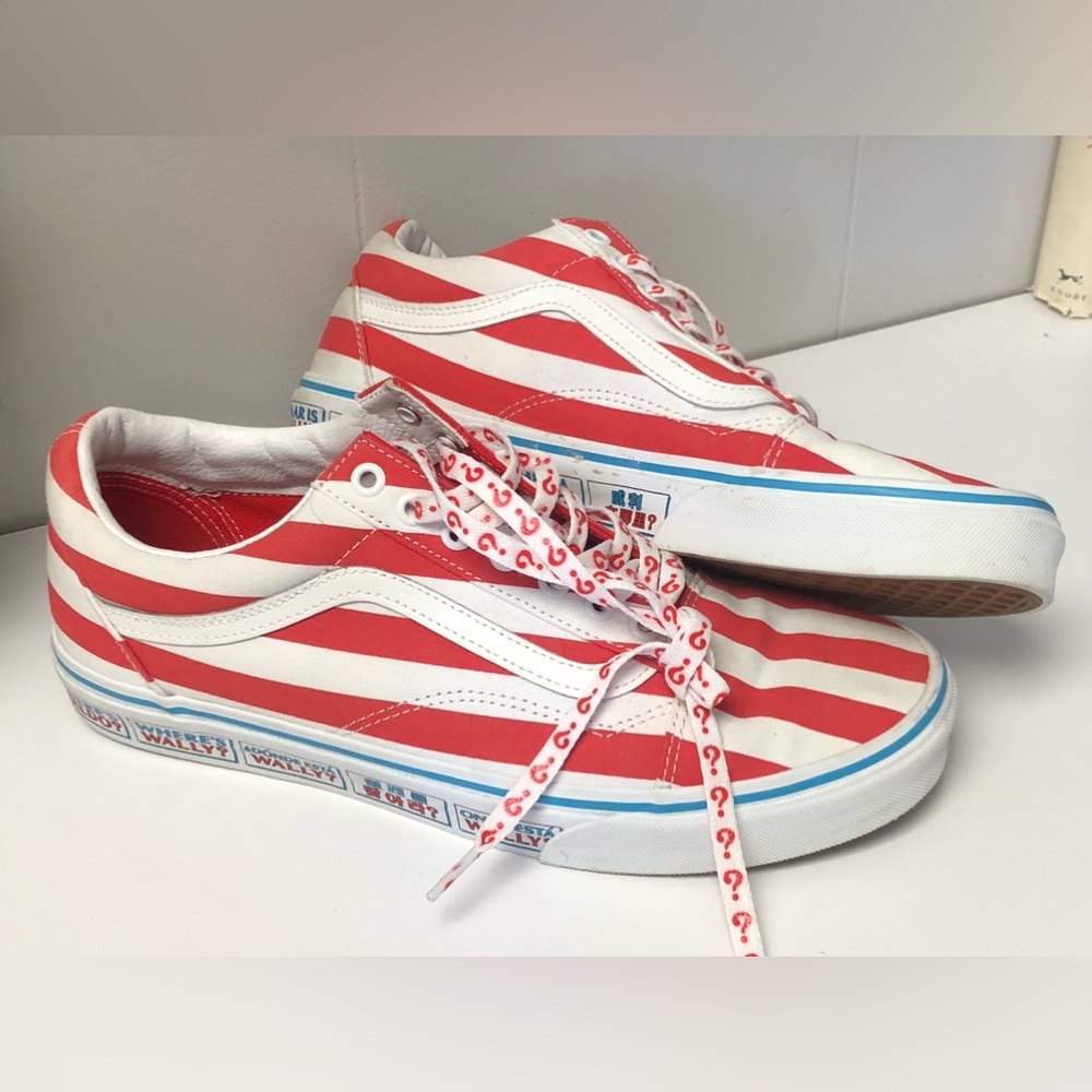 COPY - VANS “Where’s Waldo” Men’s Size 10.5 Women 12 EUC Red White Funky Fun Sn…